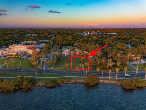 435 Edgewater Dr, Dunedin, FL, 34698-7532 | Card Image