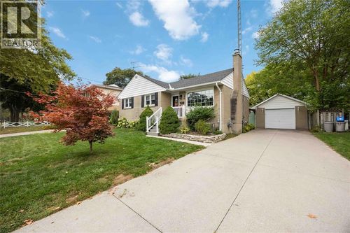 982 Hagle St, Sarnia, ON, N7V4A7 | Card Image