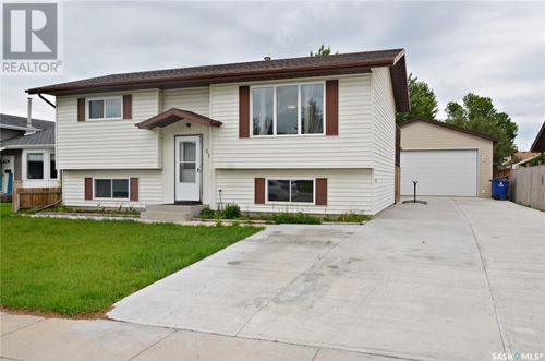 111 Stacey Cres, Saskatoon, SK, S7L7A6 | Card Image