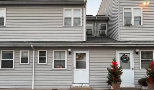 4-28 Linden Pl, Stamford, CT, 06902-2362 | Card Image