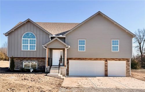 323 Ne 51st Rd, Warrensburg, MO, 64093-7490 | Card Image