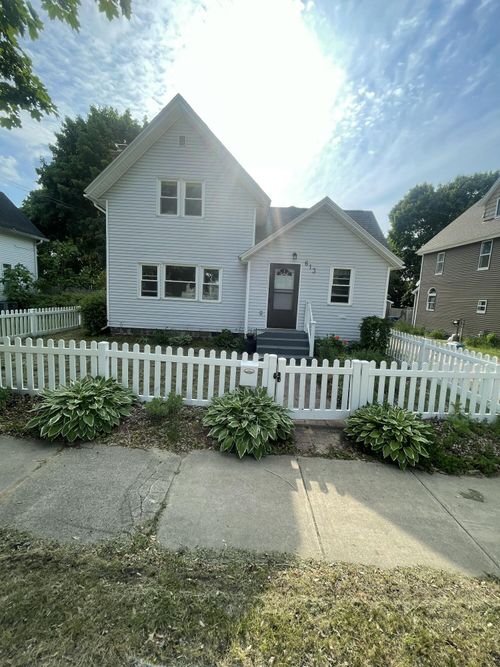 613 James St, Belding, MI, 48809-2052 | Card Image
