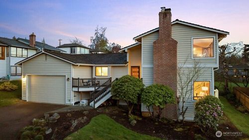 902 7th Ave S, Edmonds, WA, 98020-4014 | Card Image