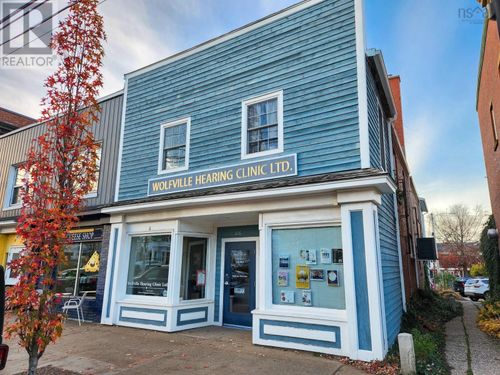 414 Main St, Wolfville, NS, B4P1C9 | Card Image