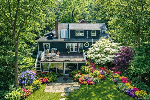 90 E Broadway, Roslyn, NY, 11576-2139 | Card Image