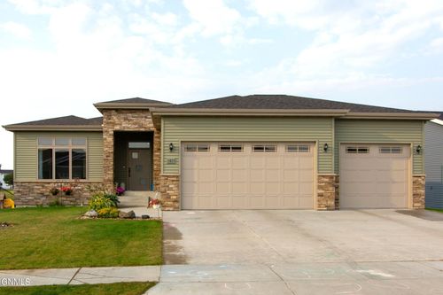 5031 Hitchcock Dr, Bismarck, ND, 58503-5865 | Card Image