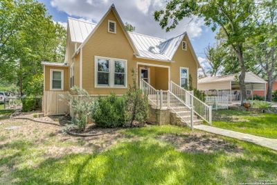 206 Broadway, House other with 2 bedrooms, 2 bathrooms and null parking in Comfort TX | Image 1