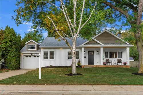 2073 Maplewood Dr, Burlington, ON, L7R2C6 | Card Image