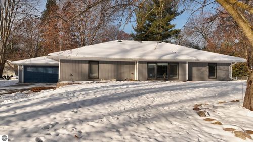 402 Smalley Dr, Mount Pleasant, MI, 48858-2952 | Card Image