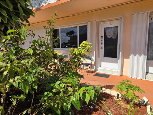 apt-5b-820 Sw 11th Ave, Hallandale Beach, FL, 33009-7705 | Card Image