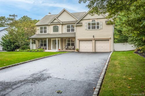 126 Roosevelt Blvd, Hauppauge, NY, 11788-4435 | Card Image