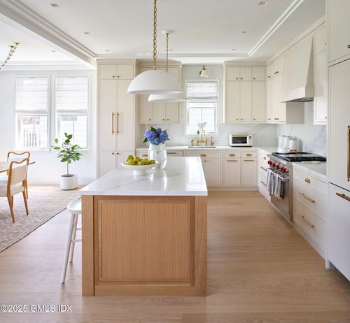 21 Ridge St, Greenwich, CT, 06830-6305 | Card Image