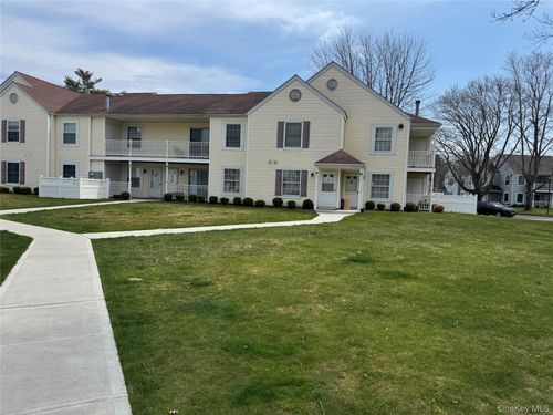 9 Fairview Cir, Middle Island, NY, 11953-2333 | Card Image