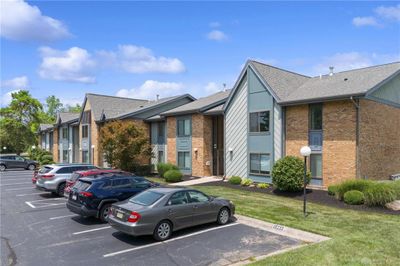 1953 Washington South Drive, Condo with 2 bedrooms, 2 bathrooms and null parking in Dayton OH | Image 2