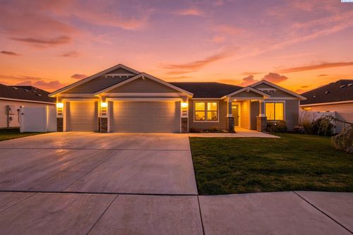 504 Lizzy Lane, Grandview, WA, 98930 | Card Image