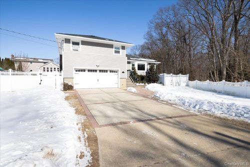 111 Jerusalem Ave, Massapequa, NY, 11758-3313 | Card Image