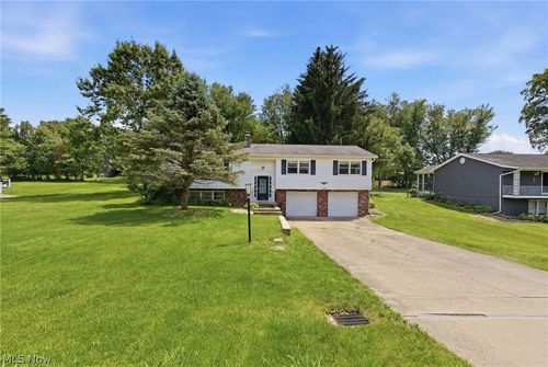2520 Douglas Dr, Zanesville, OH, 43701-9719 | Card Image