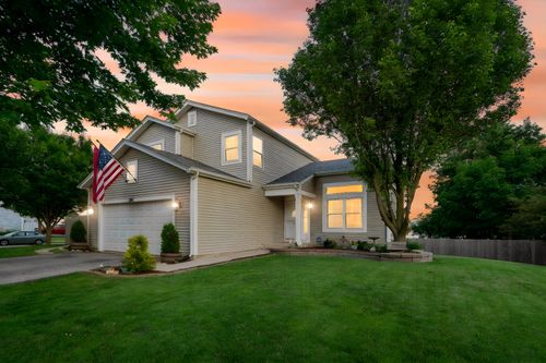 2067 Stephen St, Aurora, IL, 60502-7173 | Card Image