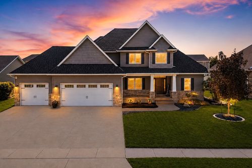 852 Stonebridge Cir, Eldridge, IA, 52748-2201 | Card Image