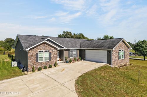 40 Highland Ridge Dr, Crossville, TN, 38555-1711 | Card Image