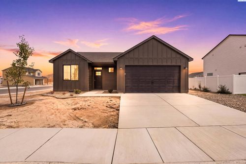 1201 Topaz Ave, Grandview, WA, 98930-1564 | Card Image