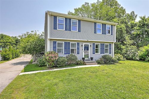 827 Anthony Rd, Portsmouth, RI, 02871-5633 | Card Image
