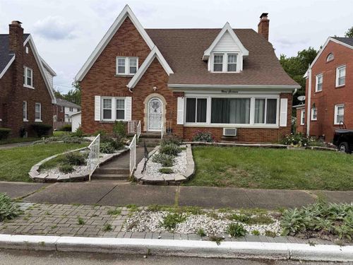 916 E Mulberry Street, Evansville, IN, 47713 | Card Image