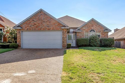 701 Cross Ridge Cir N, Fort Worth, TX, 76120-2437 | Card Image