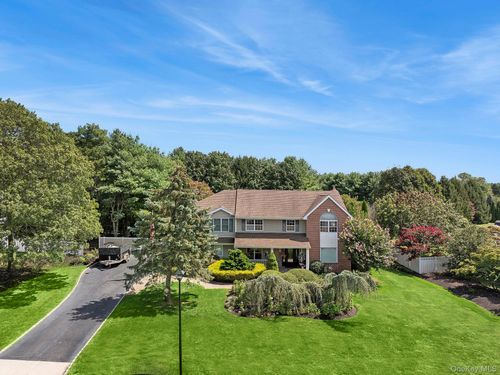 5 Windcrest Dr, Manorville, NY, 11949-2922 | Card Image