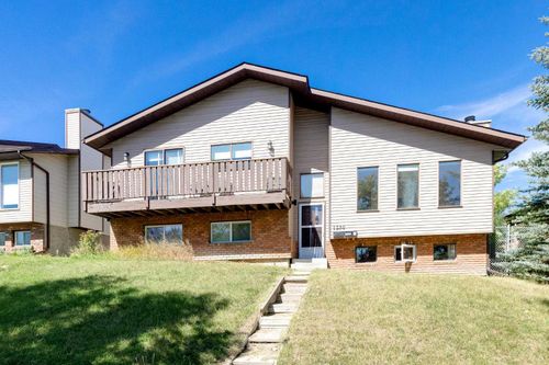1230 Berkley Dr Nw, Calgary, AB, T3K1S9 | Card Image