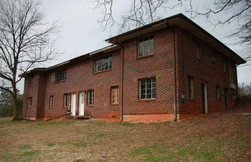 305 W Oak St, Lawrenceville, GA, 30046-4829 | Card Image