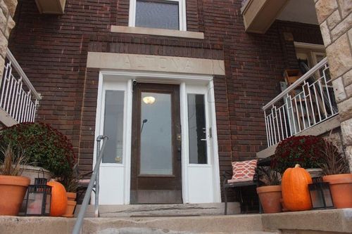 2733 Gillham Rd, Kansas City, MO, 64108-3137 | Card Image
