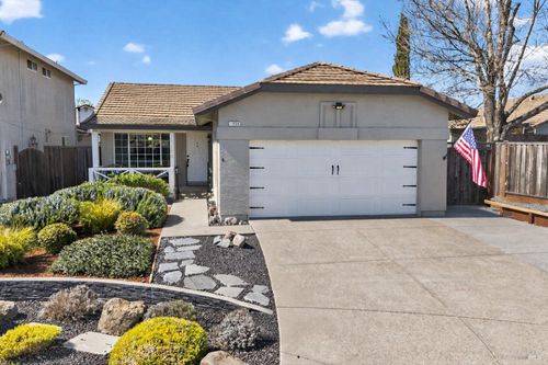 1056 Esparto Ct, Windsor, CA, 95492-7807 | Card Image