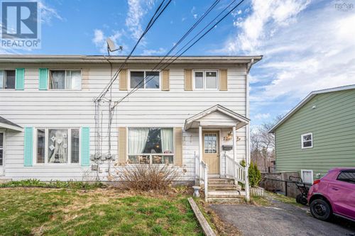 22 Brompton Road, Dartmouth, NS, B2W4M6 | Card Image