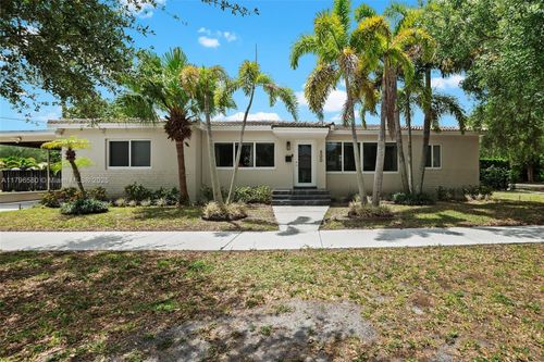 500 Oakwood Dr, Miami Springs, FL, 33166-5934 | Card Image