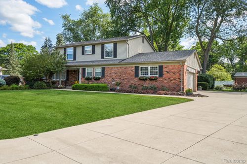 5372 Fieldcrest, Shelby Township, MI, 48316-5206 | Card Image