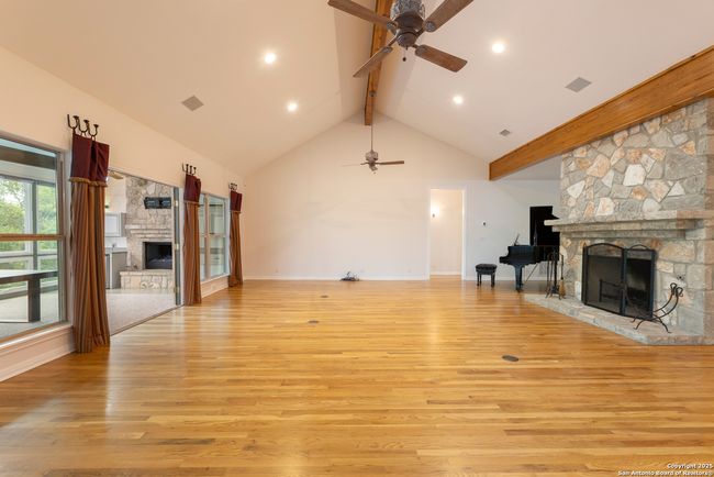 Upstairs Living Room | Image 18