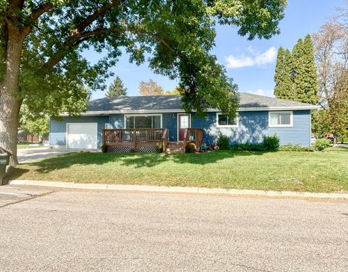 304 Lindstrom Ave W, Grove City, MN, 56243-1144 | Card Image