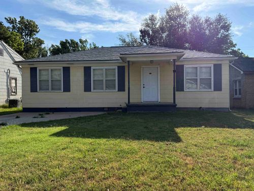 712 N 8th St, Arkansas City, KS, 67005-2352 | Card Image