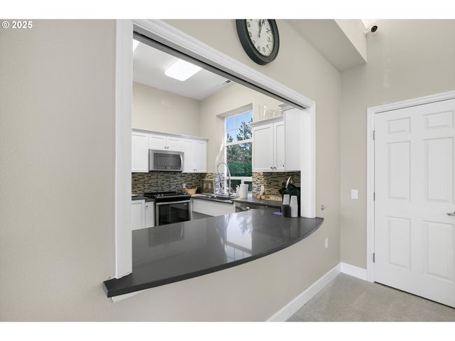 5852 Sw Cupola Dr, Condo with 2 bedrooms, 2 bathrooms and 1 parking in South Beach OR | Image 39