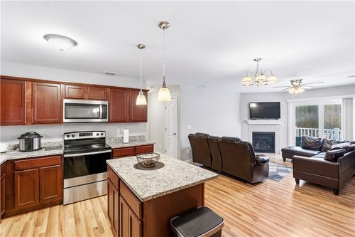 911-9 Gray Coach Ln, Cranston, RI, 02921-1621 | Card Image