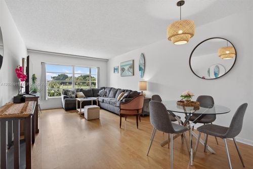 207-7807 Golf Circle Dr, Margate, FL, 33063-7352 | Card Image