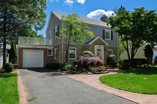 60 Atkinson Rd, Rockville Centre, NY, 11570-1105 | Card Image
