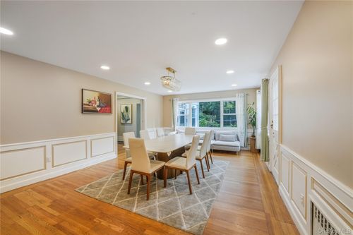 24 Mineola Ave, Roslyn, NY, 11576-2047 | Card Image