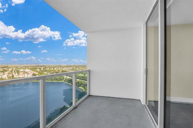APT-1903S - 2681 N Flamingo Rd, Condo with 2 bedrooms, 2 bathrooms and null parking in Sunrise FL | Image 14