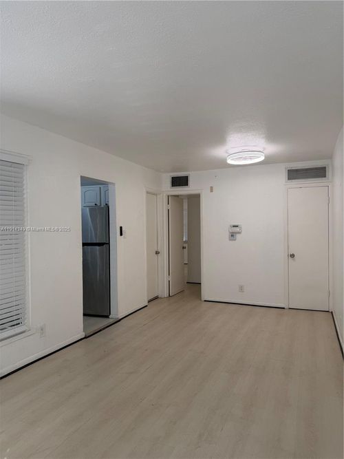 125-125 Sw 1st Ave, Hallandale Beach, FL, 33009-5408 | Card Image