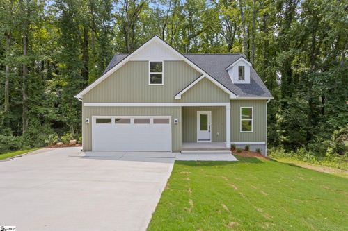 8 Pinewood Dr, Taylors, SC, 29687-5607 | Card Image
