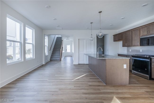 9165 Ledge View Ter, Townhouse with 3 bedrooms, 3 bathrooms and null parking in Broadview Heights OH | Image 7