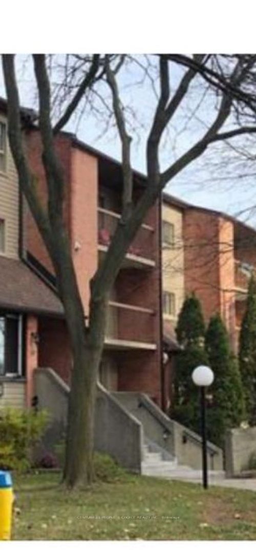 111-30 Hickory St E, Waterloo, ON, N2J4L4 | Card Image