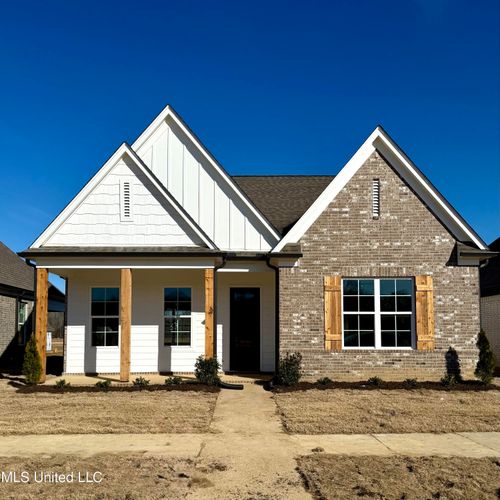 502 Bolivar Dr, Nesbit, MS, 38651-1062 | Card Image